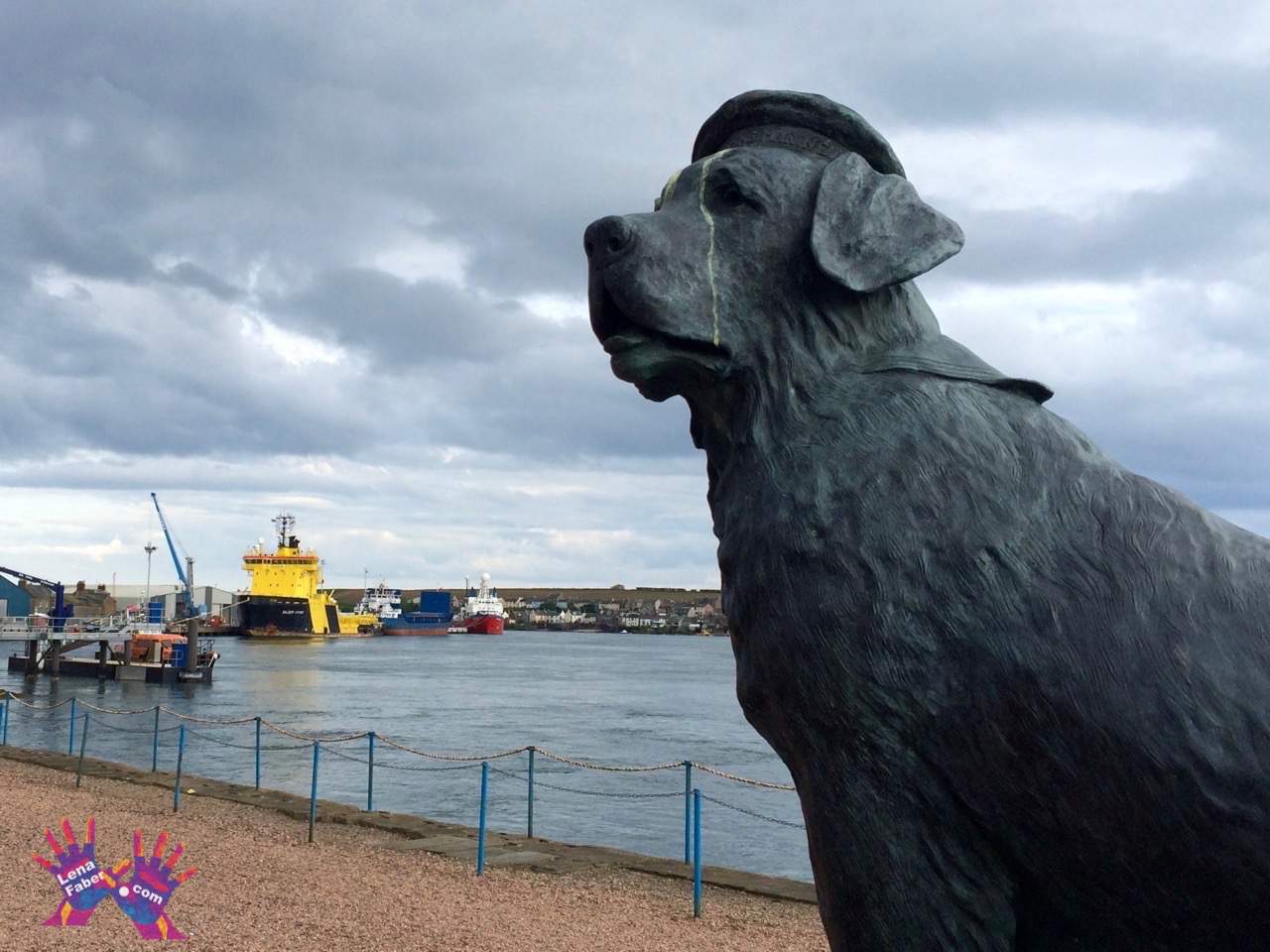 Cycling from Dundee to Stonehaven. Bamse